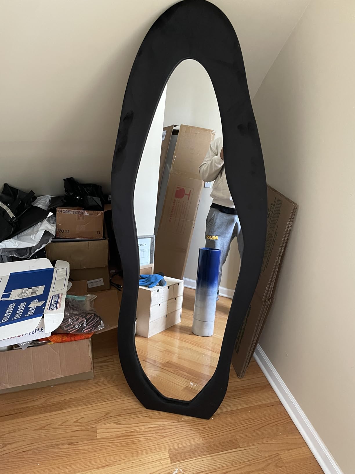 Modern Wavy Edge Full-Length Mirror – Stylish and Unique Home Decor