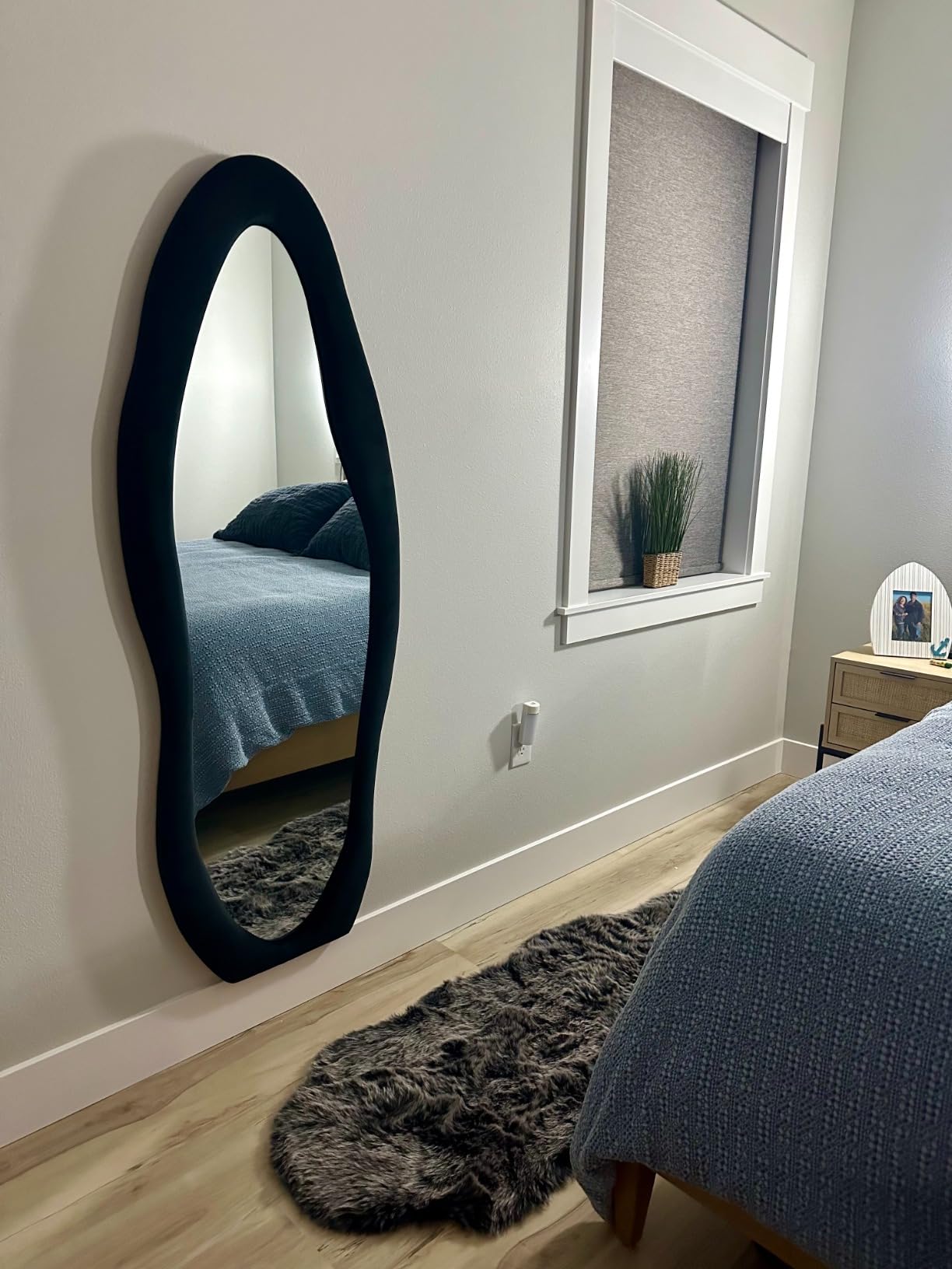 Modern Wavy Edge Full-Length Mirror – Stylish and Unique Home Decor