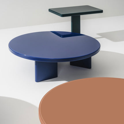 Potomac Coffee Table, Modern Round Minimalist Glossy Center Table with Three-Panel Base for Living Room